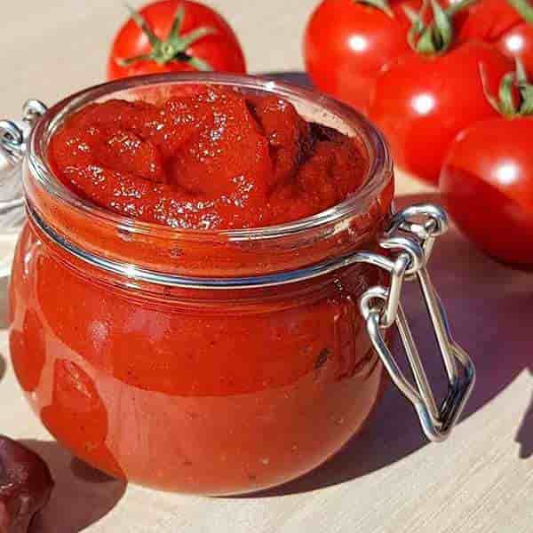تصویر 3 از رب گوجه فرنگی سنتی با طعم غنی و بافت طبیعی خانگی